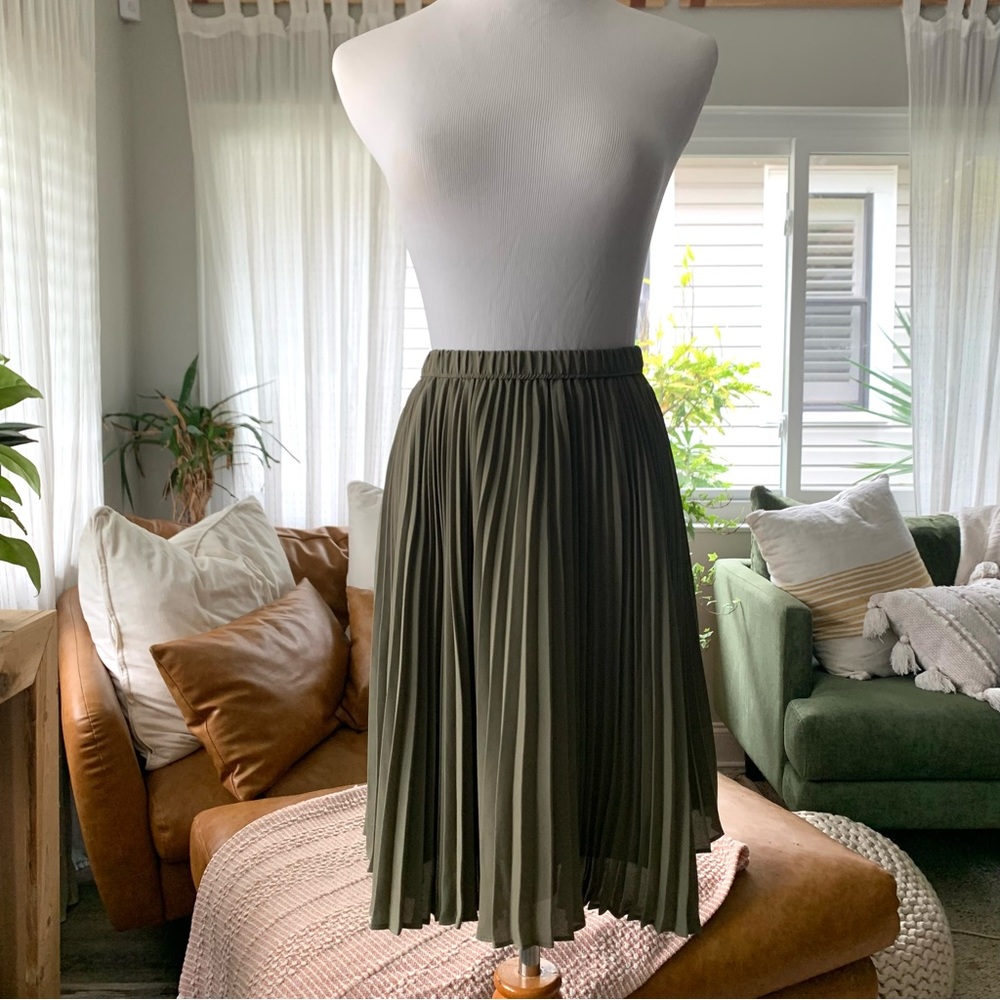 BR army green pleated midi skirt